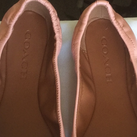 New Coach Flats in Pink Mauve W/ Gold Coach Logo - Picture 5 of 6